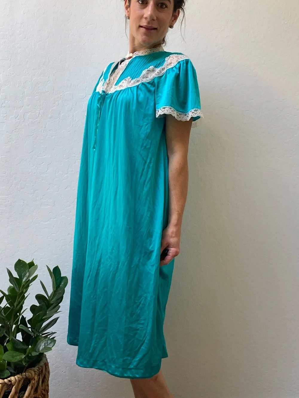 Vintage JC Penney Teal Aqua Nylon Satin Peignoir Set with Cream Lace Trim - Picture 6 of 16